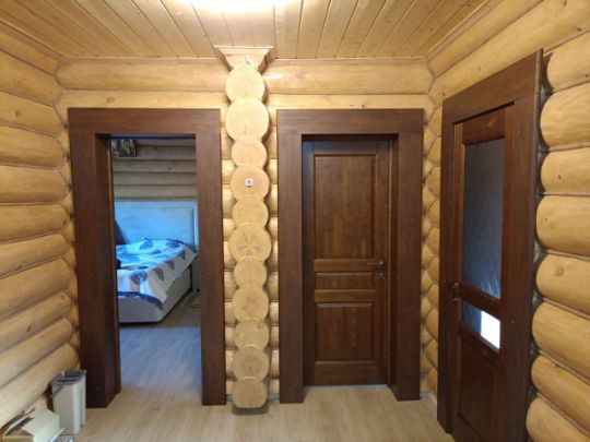 Двери с обсадой в дом и деревянным наличником 23.05.2025